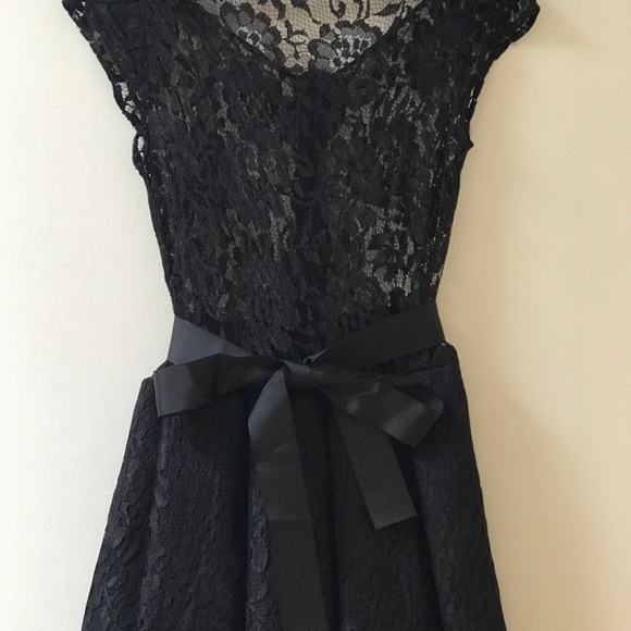 Black lace cocktail dress handmade with ribbon bow - Picture 4 of 8